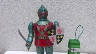 50s MASUDAYA TIN BATTERY OP. WALKING KNIGHT IN ARMOR REMOTE CONTROL MODERN TOYS