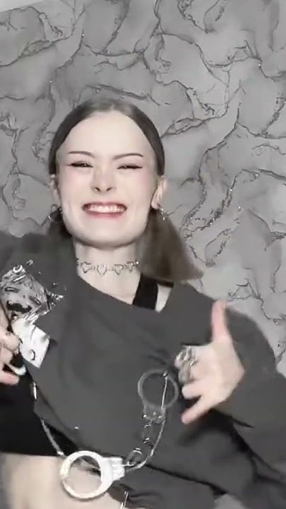 Даша дошик в подъезде