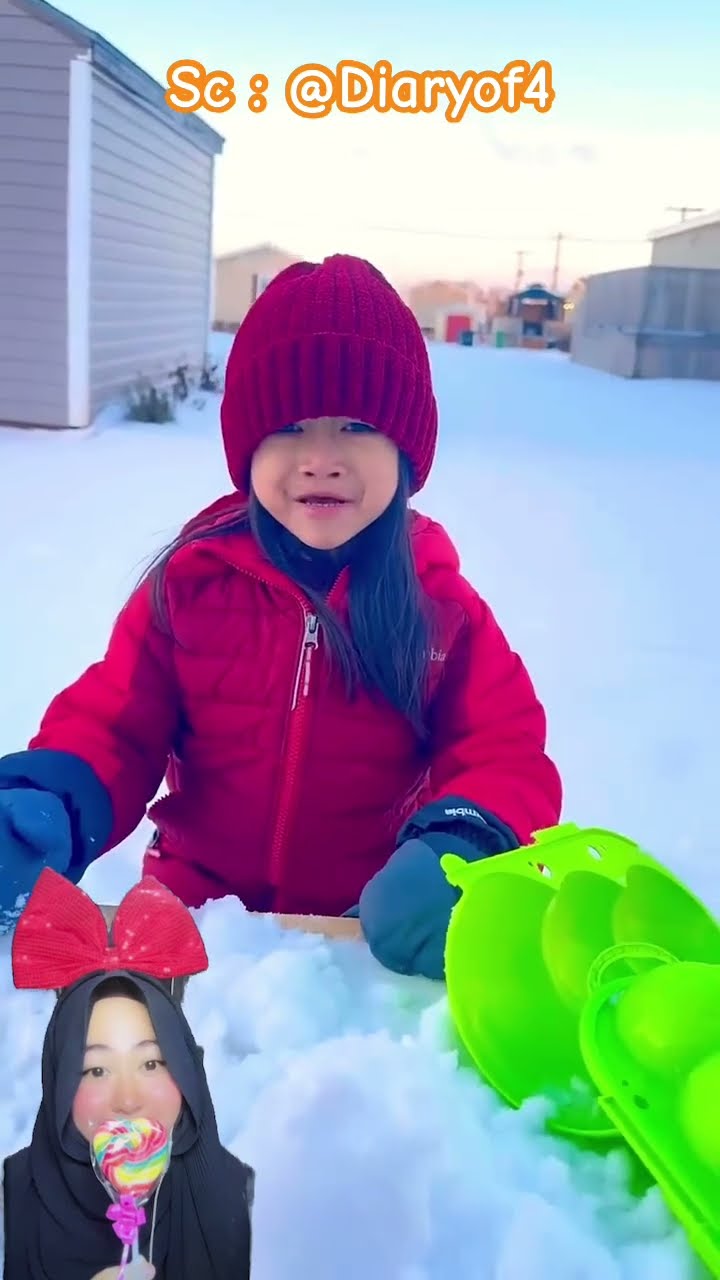 MAMA NAKAL HANCURKAN SNOWMAN ADIK ⁉️ Tapi Ada Papa Yang Memberikan PiNguiN Lucu ? @Diaryof4 #shorts