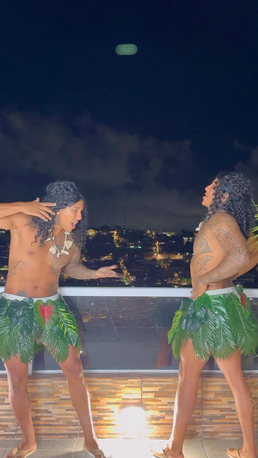 Os MAUIS ENTRARAM NA TREND! #dance #twins #maui #fantasy #short