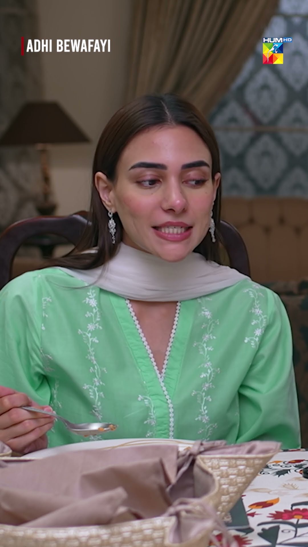 Itna Mehgna Tofa Kahan Se Aaya...? #alishbakhan #ahmedtahaghani #faiqkhan #adhibewafayi