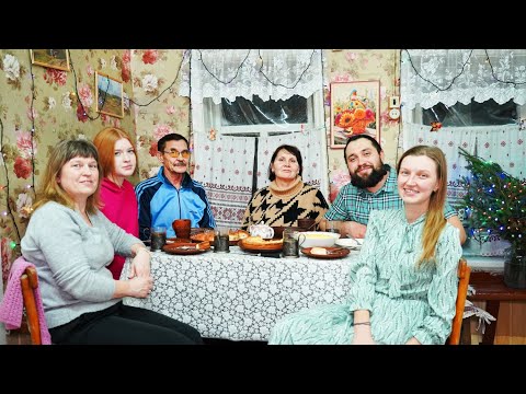 СЕМЕЙНЫЕ ТРАДИЦИИ В ДЕРЕВНЕ | НАРЯДИЛИ ДОМ К НОВОМУ ГОДУ И ПРИГЛАСИЛИ РОДНЫХ НА ЧАЙ