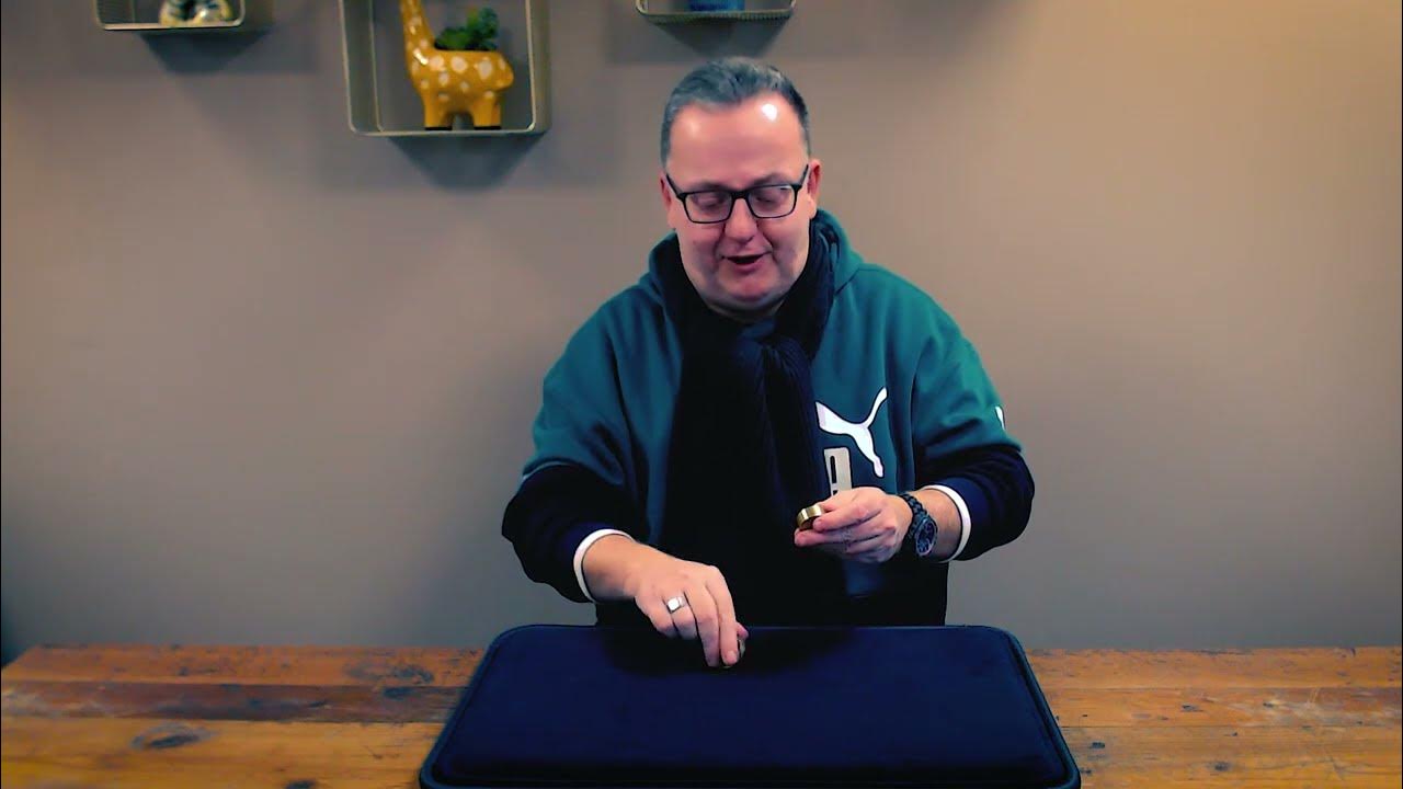 Обложка friends элтон джон. Friends поцелуй. Cartoon network футболки johnny bravo. Elton john album covers. Johnny's friends.