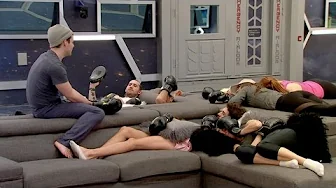 Day 32 - 04/11 - Will plays footsie with Kev as he tells the HGs the story of LotR (1 of 2)