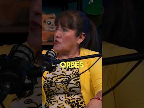 Vi ALMAS corriendo por el cementerio