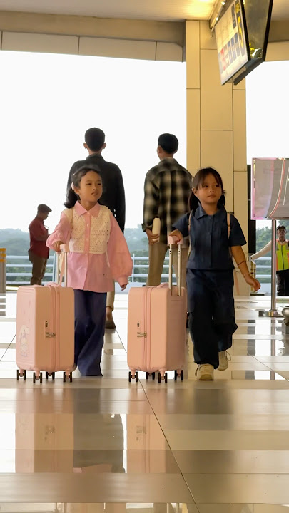 UYUN AND TETEH WORKOUT BEFORE LEAVING THE PLANE😂