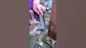 Screen window frame corner combination process- Good tools and machinery make work easy