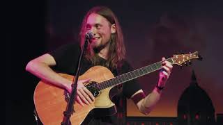 Video thumbnail of "Somebody That I Used To Know - Mike Dawes (Shows and Distancing: Live in the USA)"