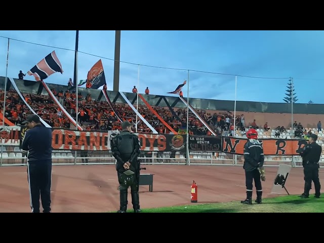 فيديو..حضور جماهيري محتشم لمشجعي بركان في مواجهة تطوان بعد الإقصاء من كأس العرش.