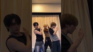 LIKE THAT #OMEGA_X #오메가엑스 #HANGYEOM #한겸 #TAEDONG #태동#JUNGHOON #정훈 #shorts