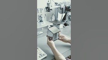 Create endless vibes!The 4D Infinite Mirror Cube Light is the must-have viral room upgrade. Tap bio