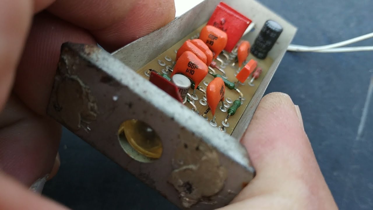 Конденсаторы КМ рыжие на платах. - YouTube