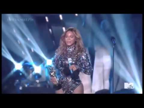 Beyoncé Recebendo o prêmio Michael Jackson Vanguard Awards no VMA 2014