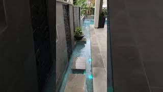 Small backyard with stunning swimming pool #luxurypools #modernpool #poolbuilder