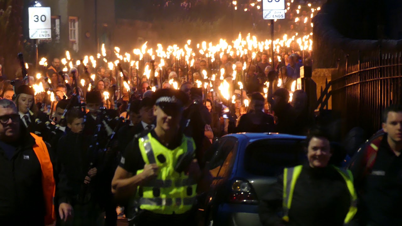 Bloody Scotland Torchlight Procession, Stirling (4K) YouTube