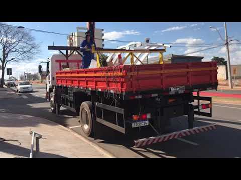 Avenida Carlos Borges ganha nova iluminação