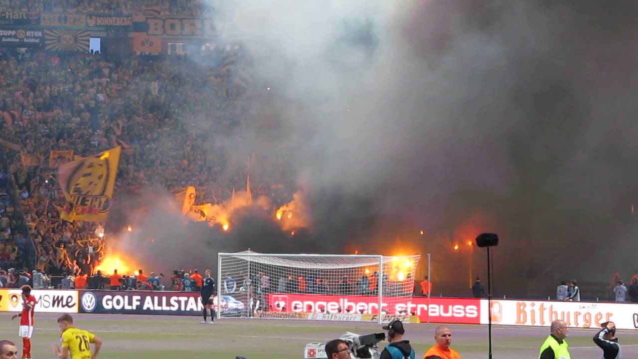 Fc Bayern Munchen Borussia Dortmund Pokalfinale 16 Pyro Youtube