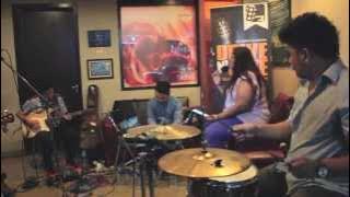 Hanya Satu Hari - Sunday People Project Feat. Davina Raja @ 87.7 Hardrock FM Bandung