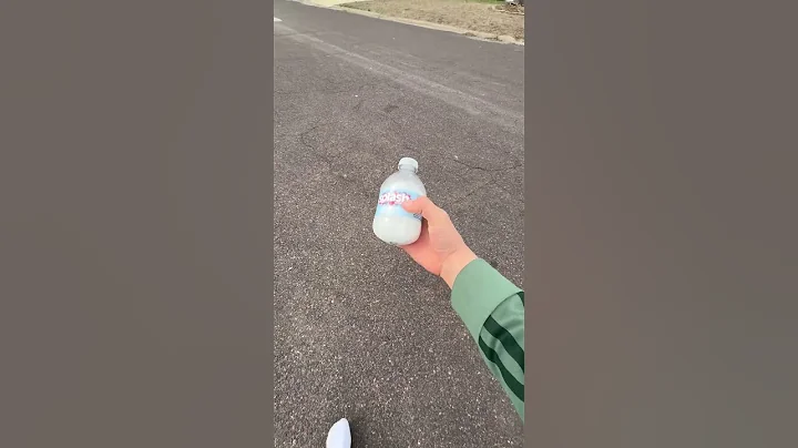 baking soda and vinegar bomb #bakingsoda #vinegar #explosion #shorts