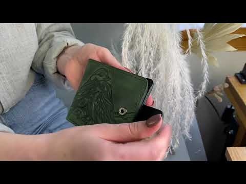 Жіночий шкіряний гаманець зелений з тисненням Пташки, видео 1