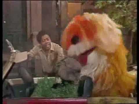 Classic Sesame Street - Barkley Loves To Eat 