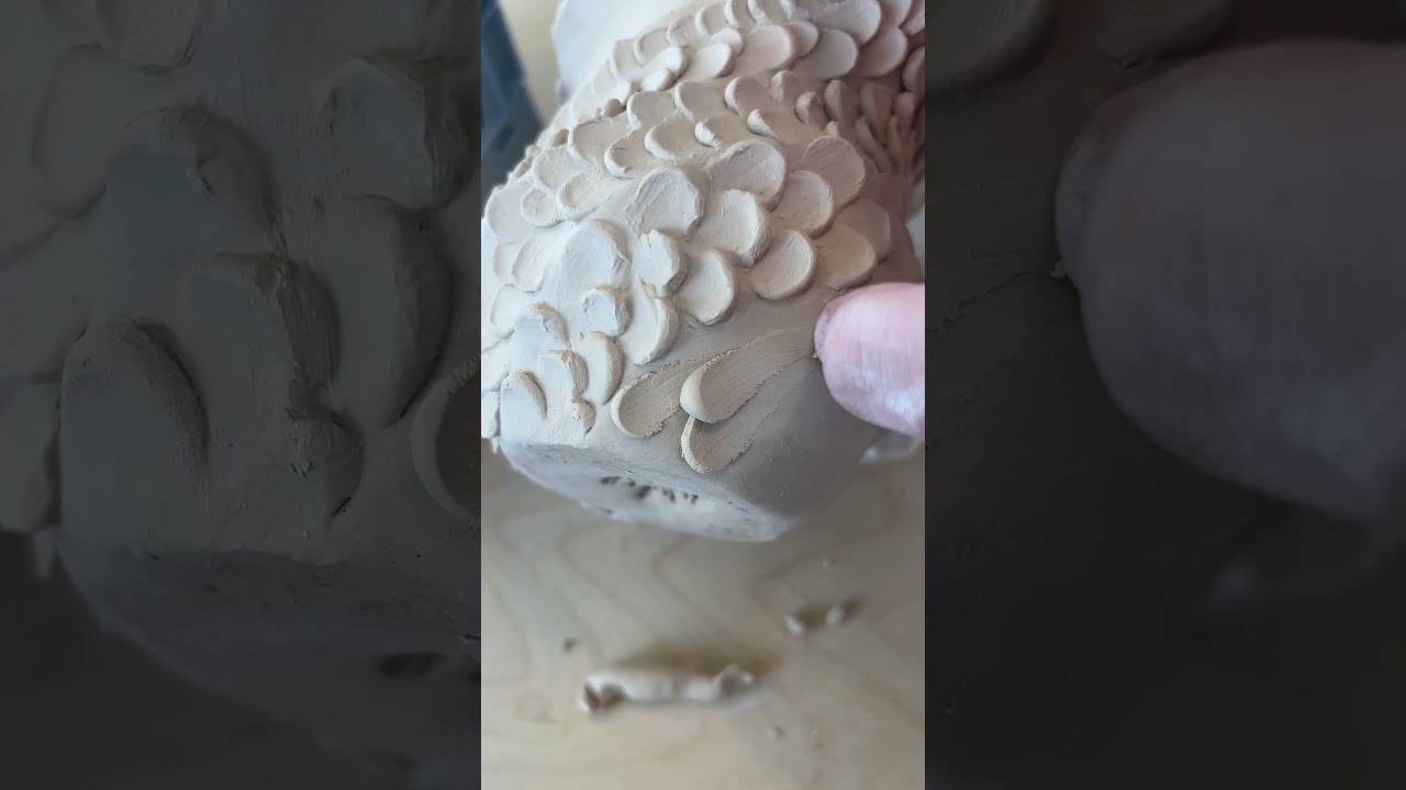 Adding Texture To A Vase Handbuilding Ceramics Pottery Diy Art