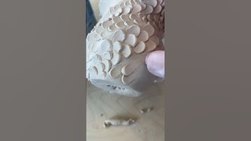 Adding texture to a vase #handbuilding #ceramics #pottery #diy #art