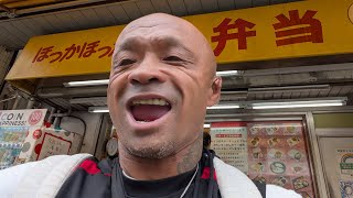ジョビンと撮影前に昼ご飯食べながらラブ&ピース✌️の配信🌟(^^)🌟