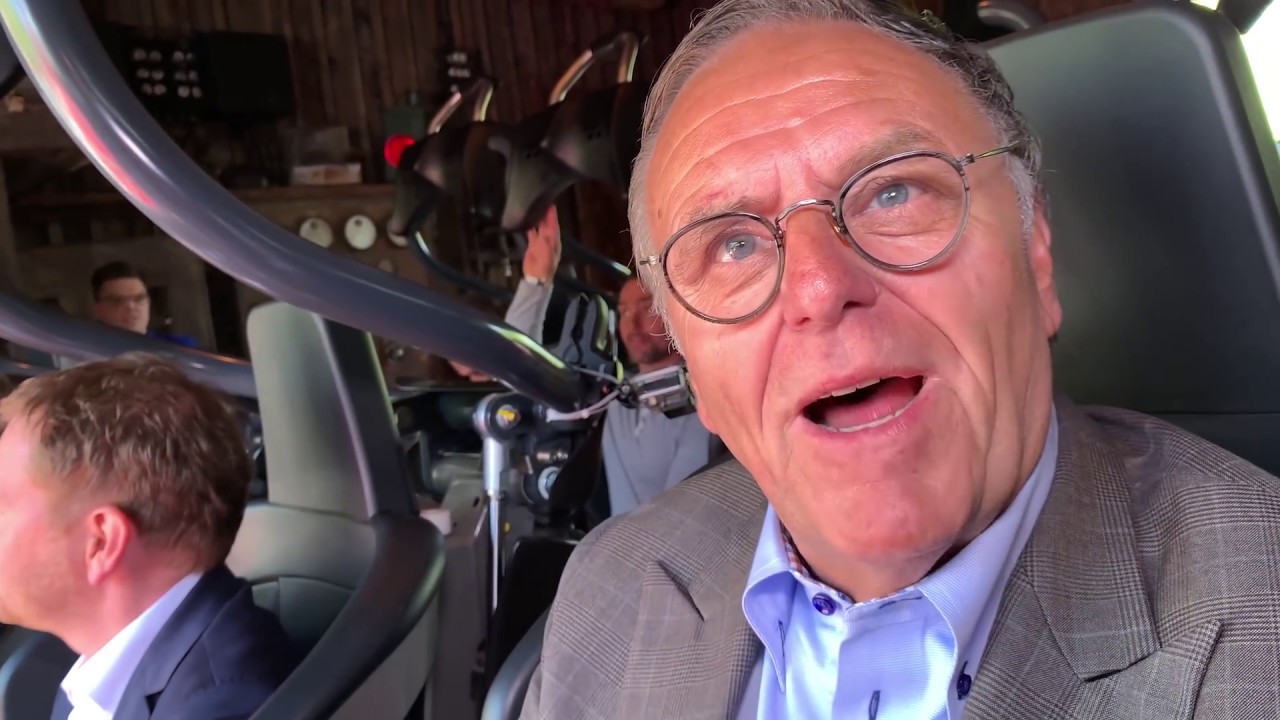 Mackprodukt: Plohn feiert Premiere von Achterbahn 