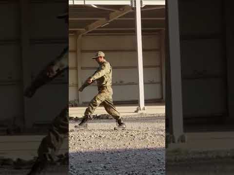 Acemi Askerin Yürüyüş Eğitimi  (komik)