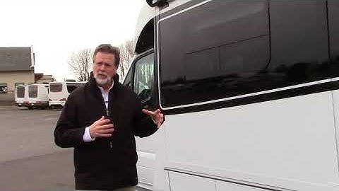 2018 Leisure Travel Unity CB (11890)