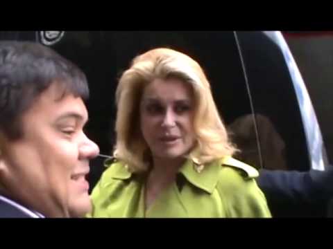 Video: Catherine Deneuve, Marc Jacobs ilə vida fotosessiyasında parladı