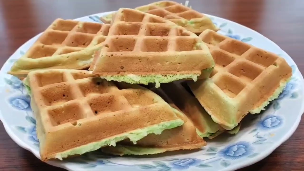 pandan waffles with coconut flakes / banh kep la dua