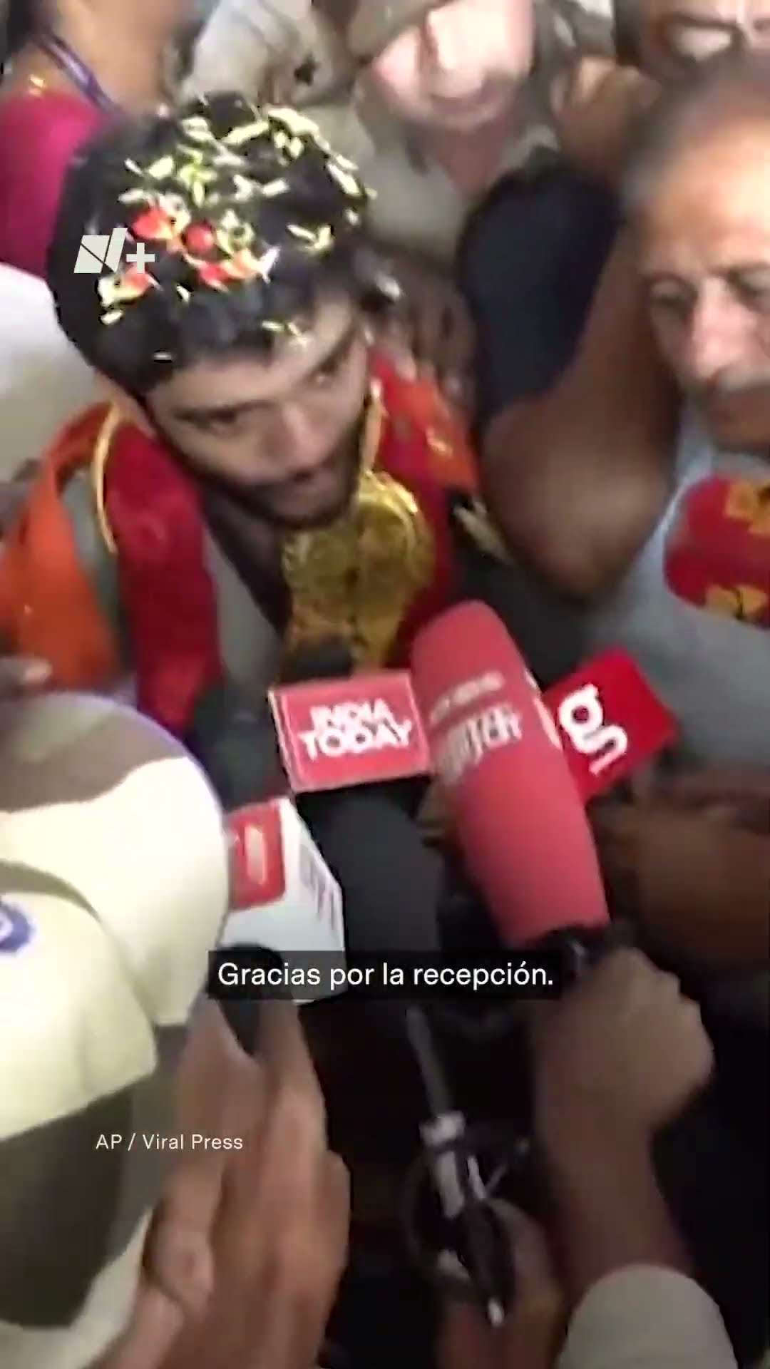 Nace un héroe en la India: Así recibieron al campeón de ajedrez más joven - N+ #Shorts