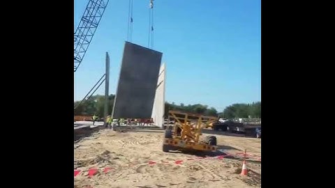 Daily Safety Fails🤯This is WHY Never Stand Beneath a Suspended Load🤯 – Crane Collapse #safetyfails