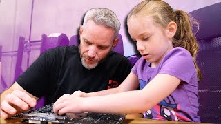 6 Year Old Girl Builds A Gaming PC