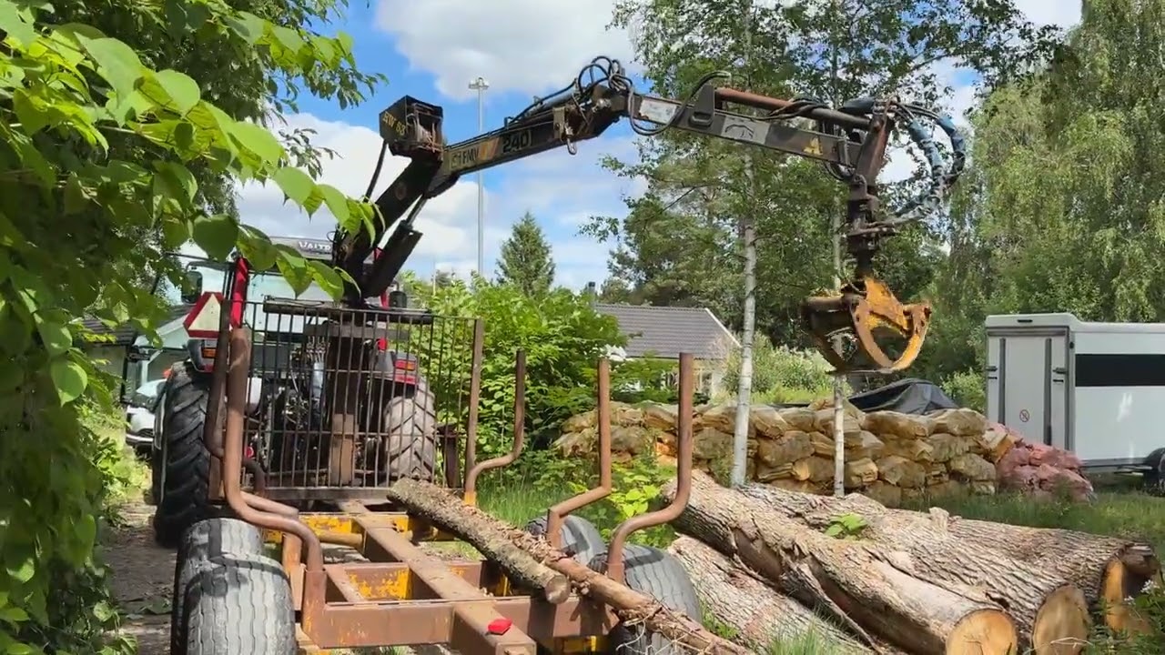 Skogsvagn med kran  Mohedavagnen V7