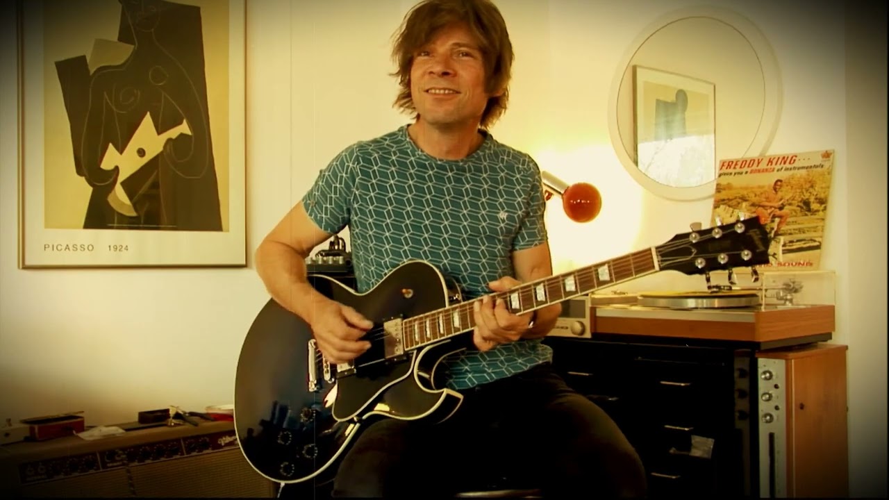 2007 Gibson Custom Shop ES-137 (blueburst) - YouTube