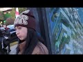 31.01.25 Журналисту помогают не споткнуться, плакат - даже в коляске, собаки идут вместе!