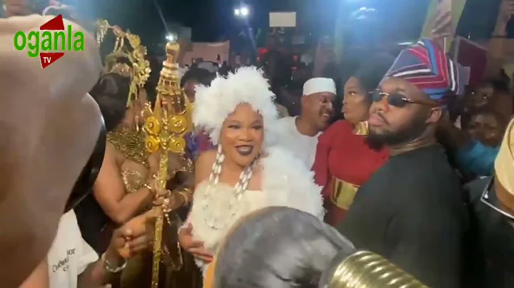 WHY ACTOR ODUN ADEKOLA HOLD HIS HEAD BEFORE GREETING FUNKE AKINDELE AT IYABO OJO MOVIE PREMIERE