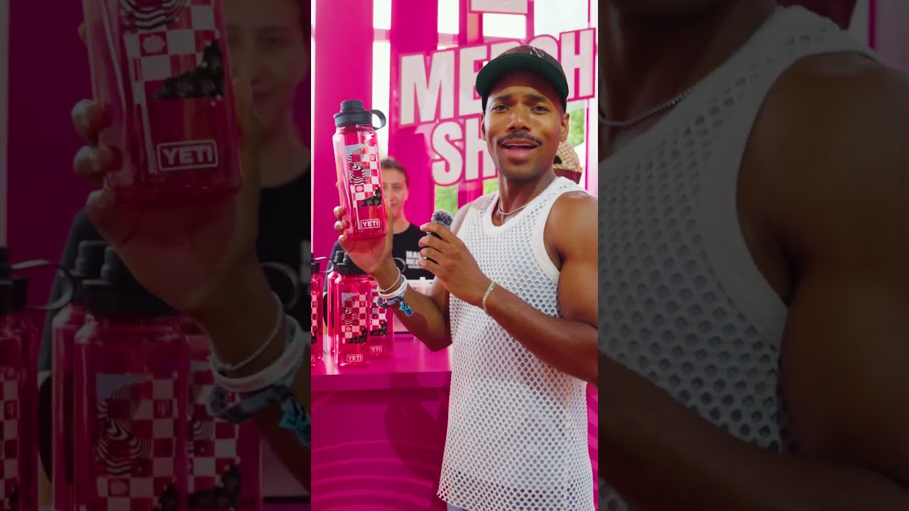 Tour Club Magenta at Lolla | T-Mobile #shorts #lollapalooza