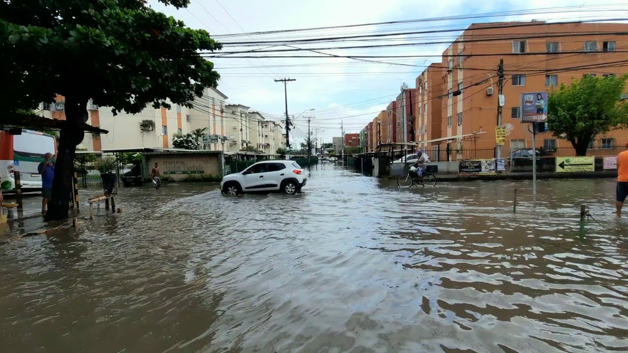CHUVA NO RECIFE JABOATÃO INUNDAÇÃO ALAGAMENTOS RUAS E BAIRROS PIEDADE CANDEIAS INVERNO PE BRASIL
