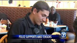 Good Samaritans treat police officers to Christmas breakfast