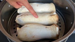 Положите Pleurotus eryngii в кастрюлю и приготовьте на пару. Я не ожидал, что это будет так вкусно.