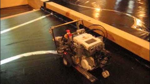 Lego Mindstorms @ KIT: robot-crane-ball interaction