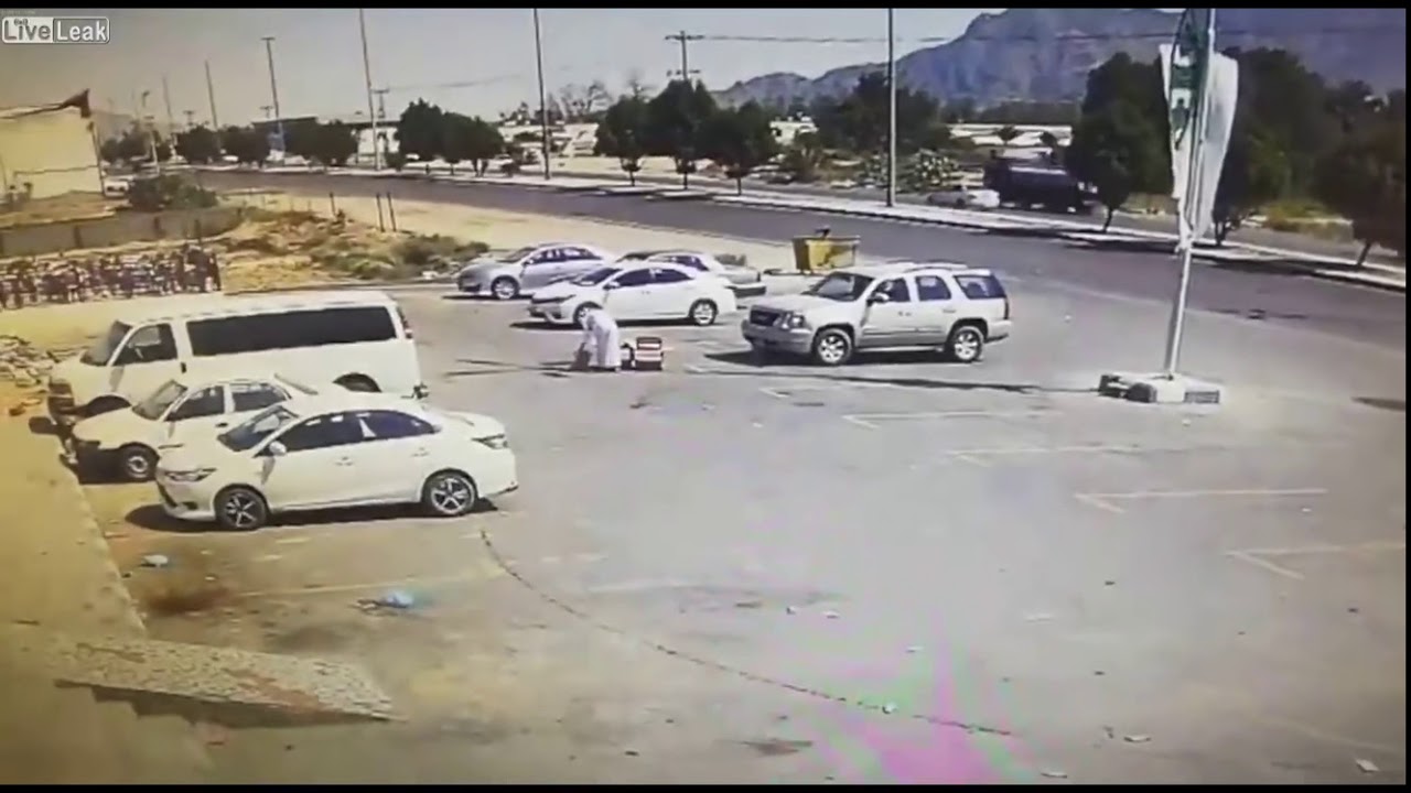 Man Dies After Being Ejected from Car - YouTube