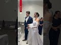 Noiva sai da igreja e vai direto ao hospital visitar a avó internada em MG #shorts #g1