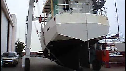 Travelift T2 from yard to dock 31-Mar-12.AVI