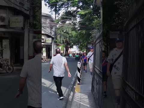 Video: Tur Jalan Kaki Intramuros, Filipina