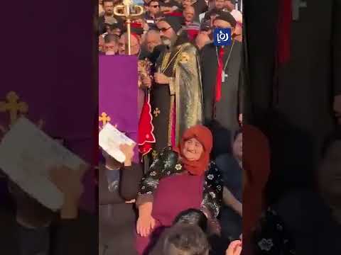 عريس الحمدانية في لحظة انهيار عند تشييع ضحايا العرس رؤيا الإخباري 